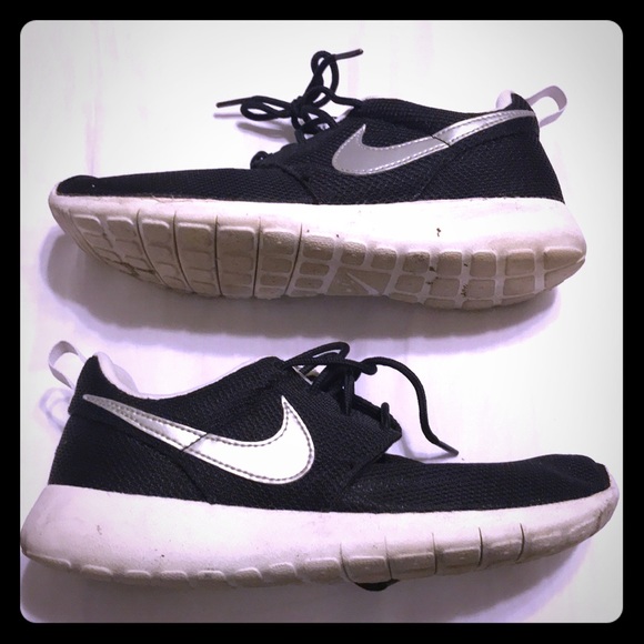 Nike Shoes - Women’s Nike Roshe